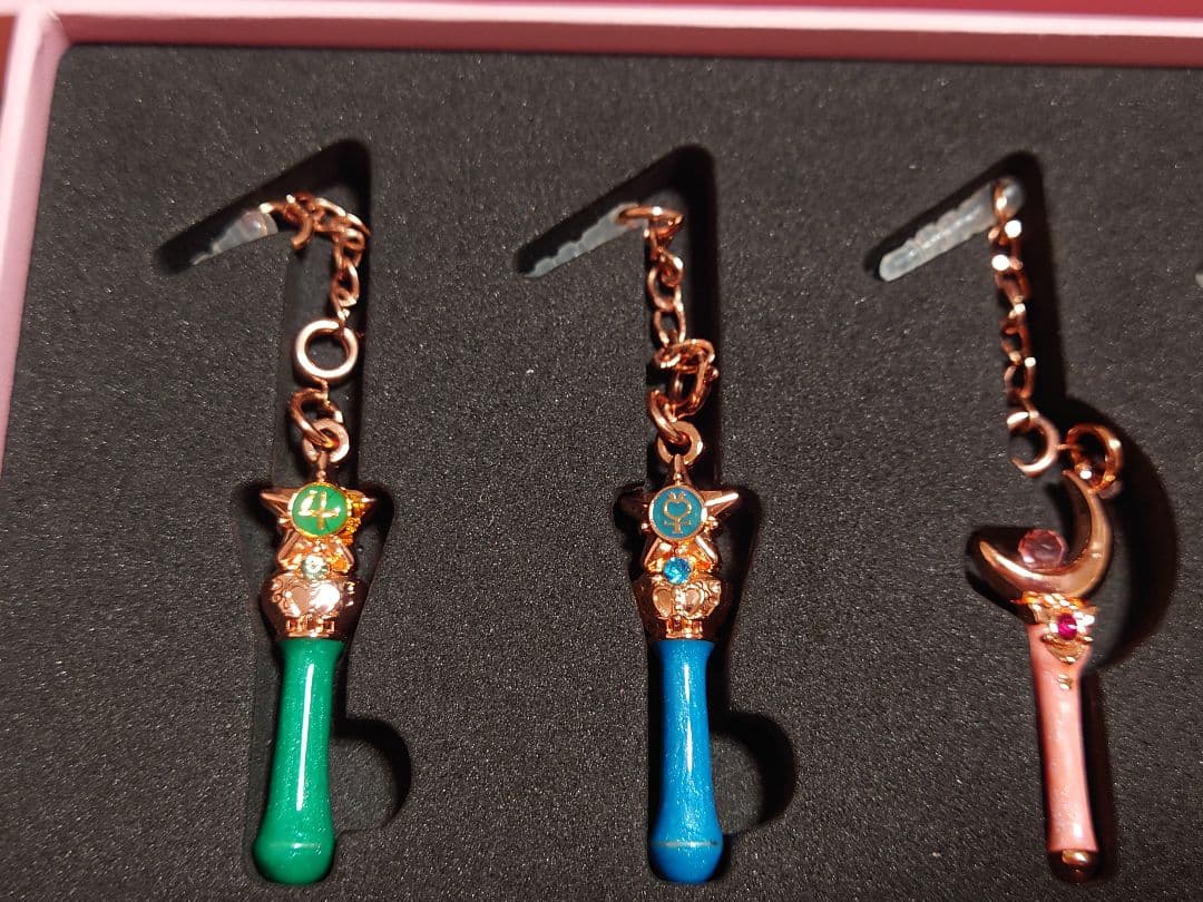 セーラームーン　イヤホンジャック　チャーム　アクセサリー