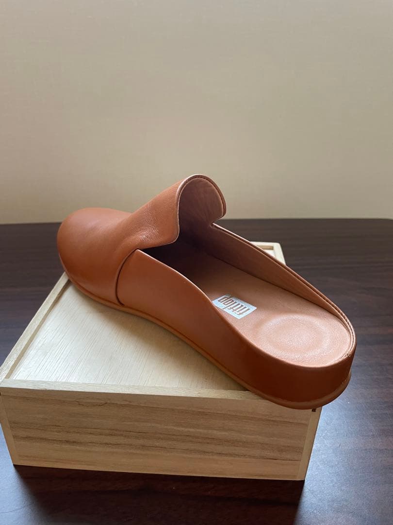 ぺ*け様 【新品未使用】fitflop サボ　レザー　ブラウン　US6 23cm