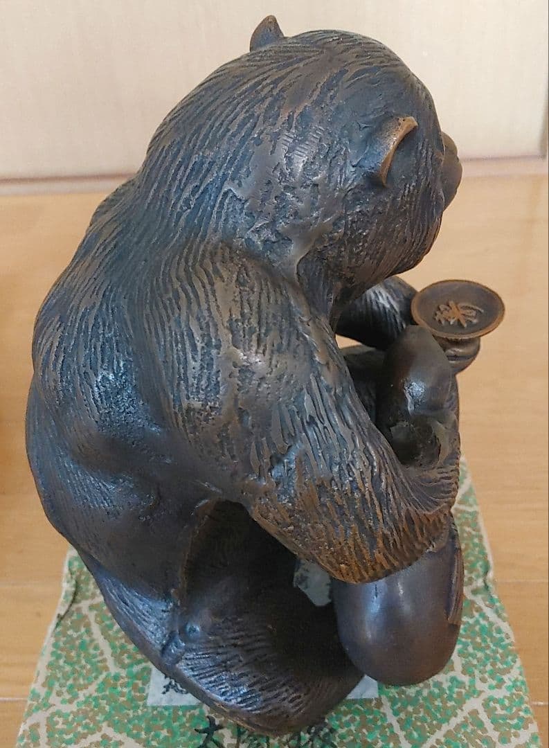 ブロンズ製猿の彫刻