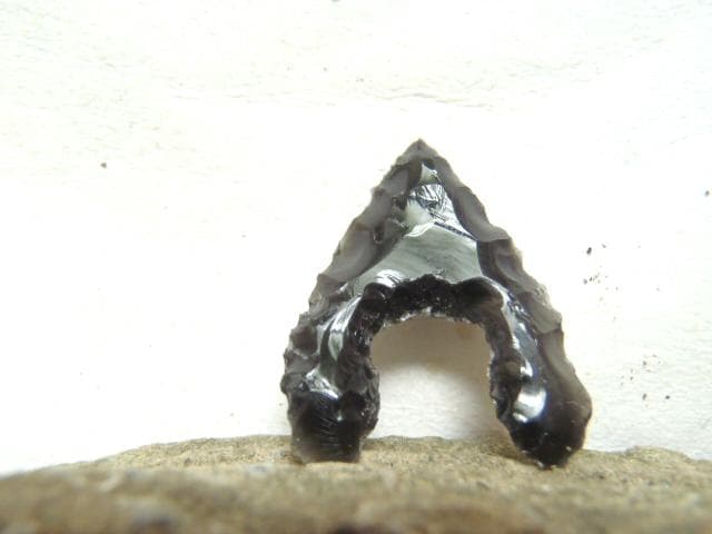 精密加工された 石器 北海道十勝産黒曜石　　149