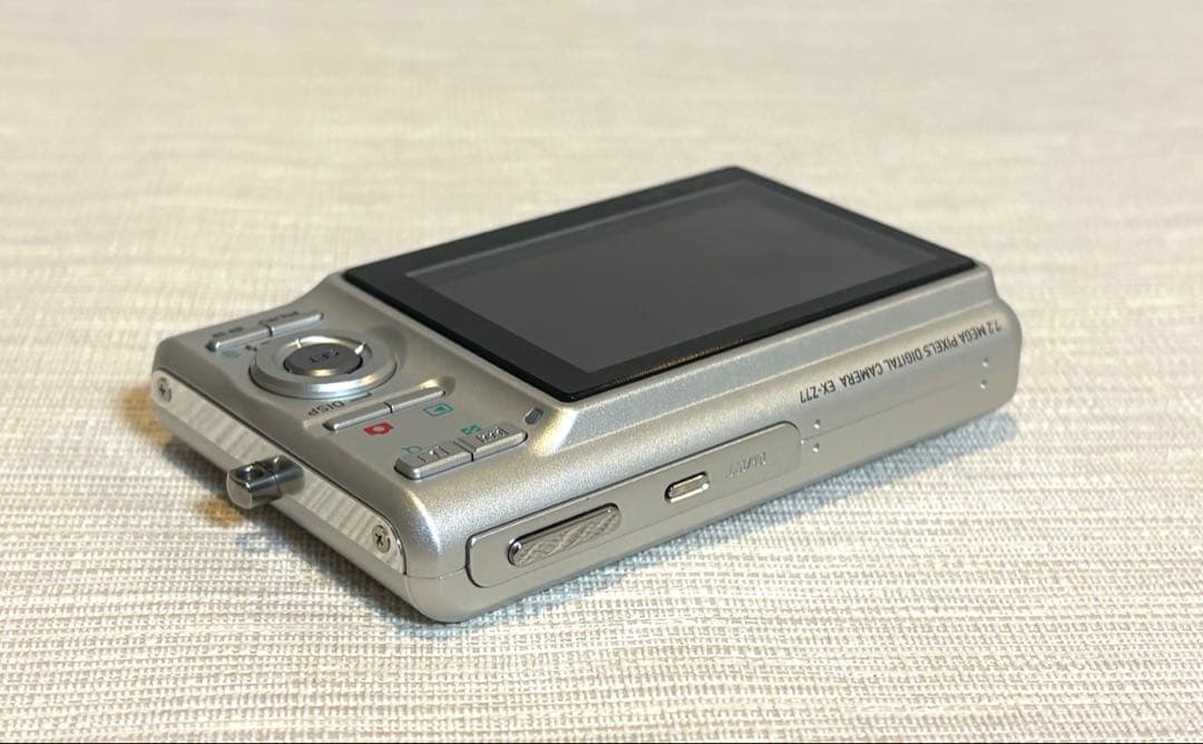 【美品】CASIO デジカメ EXILIM EX-Z77 シルバー