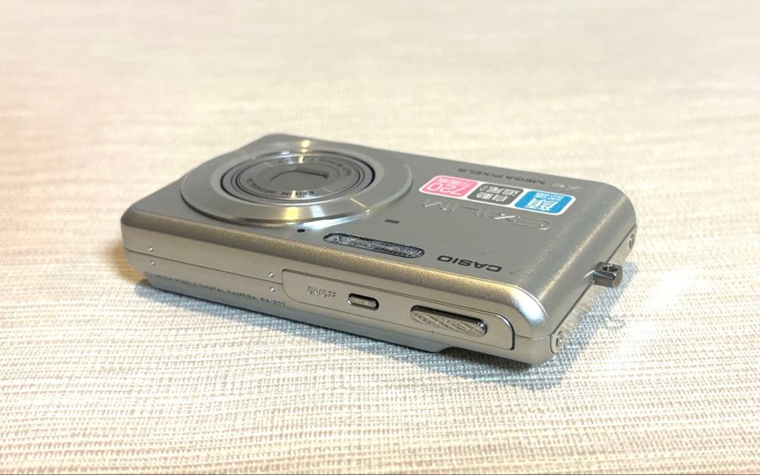 【美品】CASIO デジカメ EXILIM EX-Z77 シルバー