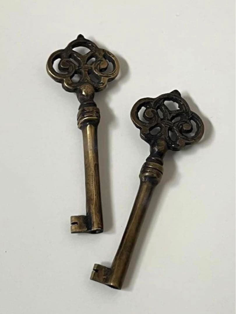 ロココ アンティーク キー付 フレンチ ホワイト チェスト