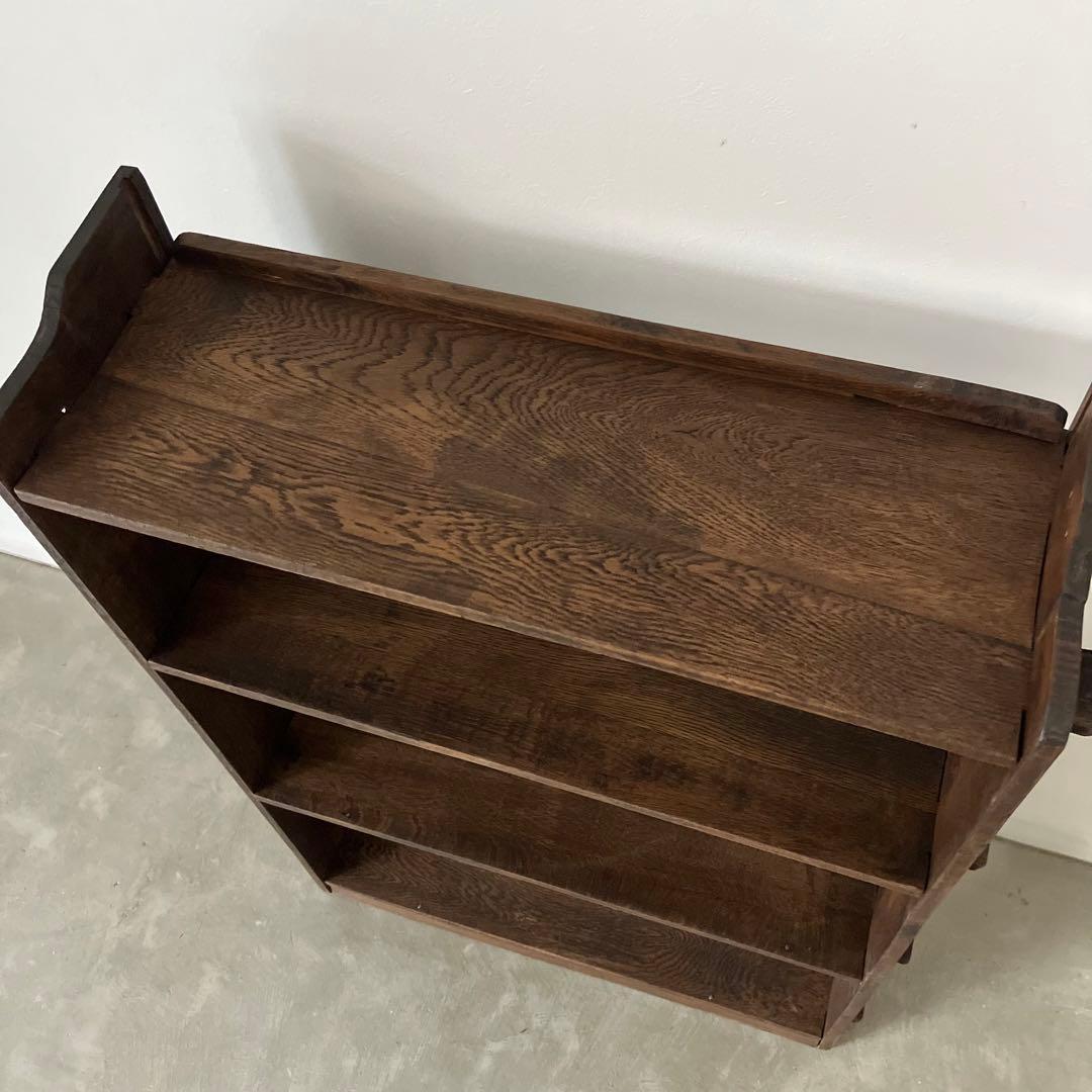 古い木製の楔棚