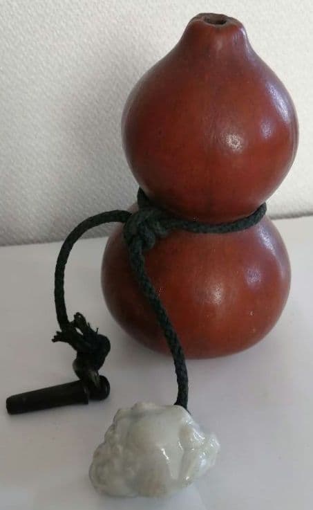 瓢箪徳利と平戸根付(蛙)