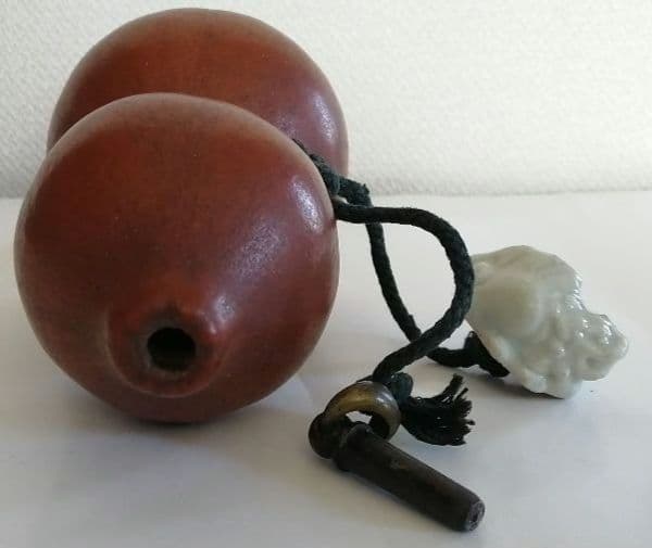 瓢箪徳利と平戸根付(蛙)