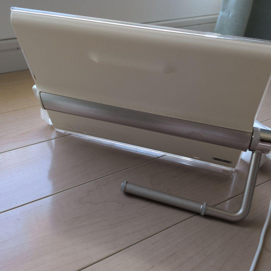 プライベートビエラ　ポータブルテレビ 10V型 ホワイト2016年製　ジャンク品