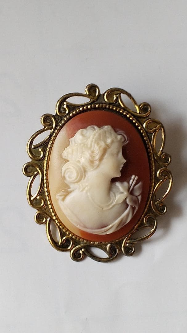 カメオ CAMEO ブローチ ヴィンテージ 美品 です（ケース付き）。