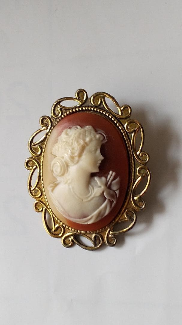 カメオ CAMEO ブローチ ヴィンテージ 美品 です（ケース付き）。