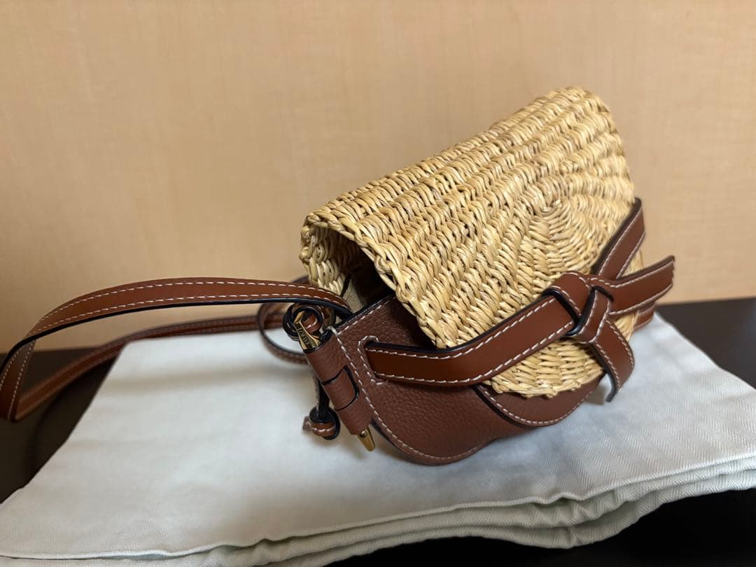 [ LOEWE )ゲートミニバッグ