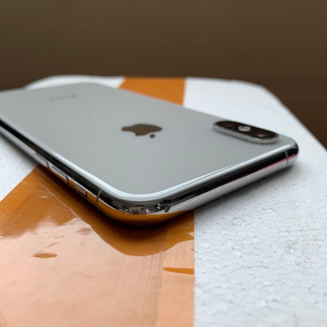iPhoneXs 本体　64GB シルバー　simロックなし　非純正バッテリー