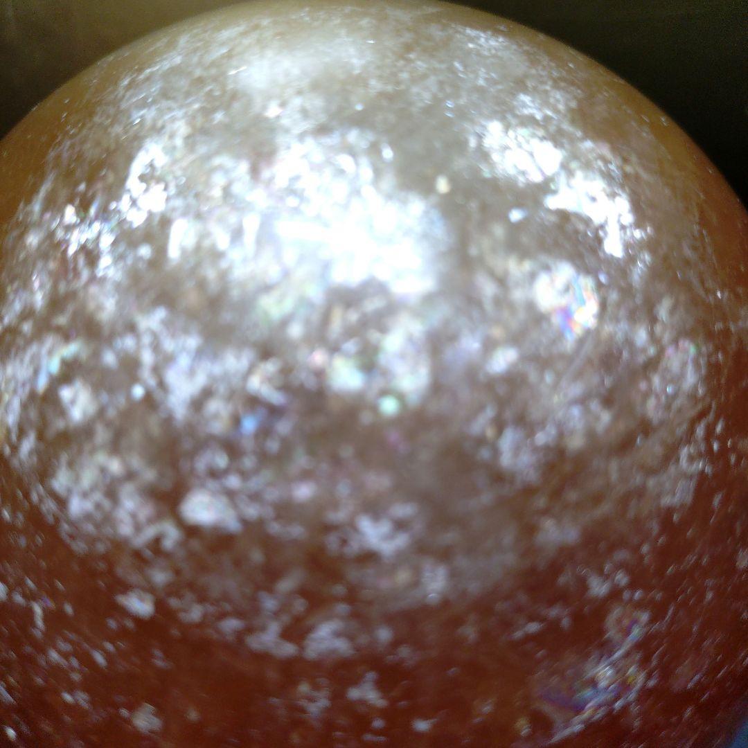 割引特価☆キラキラ☆虹入ゴールデンカルサイト丸玉　スフィア1.7Kg　木製台座付