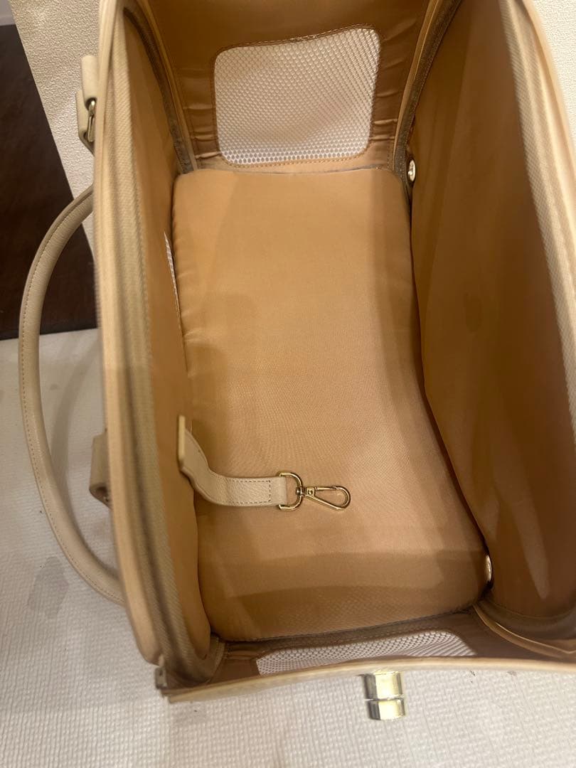 ペットキャリーバッグ 猫 犬 折りたたみ式 防水性 耐久性 高級PUレザー