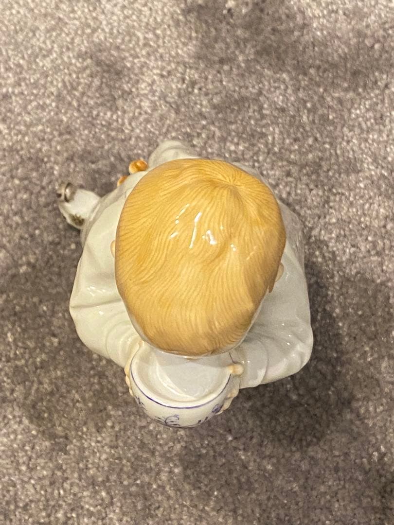 マイセン　ヘンチェル　子供　ミルクを飲む男の子　ブルーオニオン