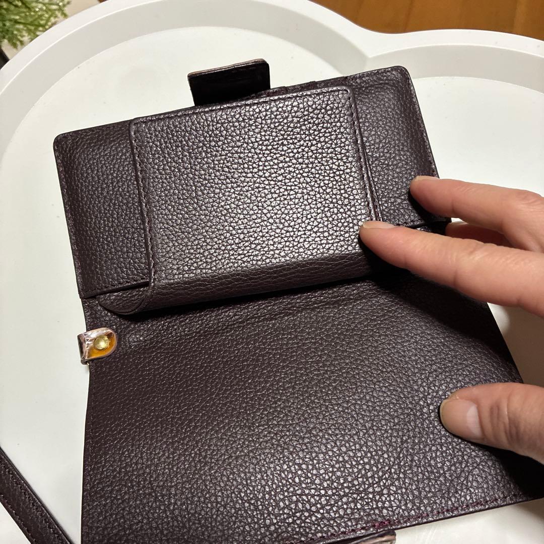 アタオ　スマホケース　ハンドストラップ付き