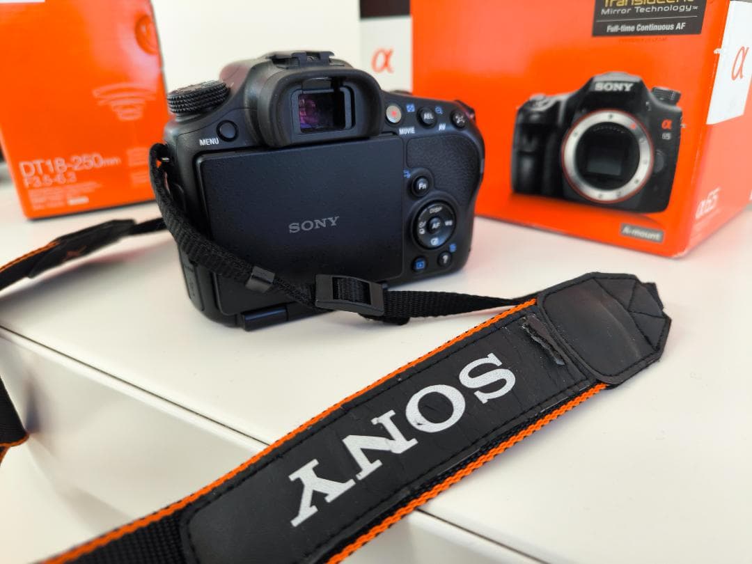 ソニー　α６５カメラセット（18－250㎜レンズ付き）