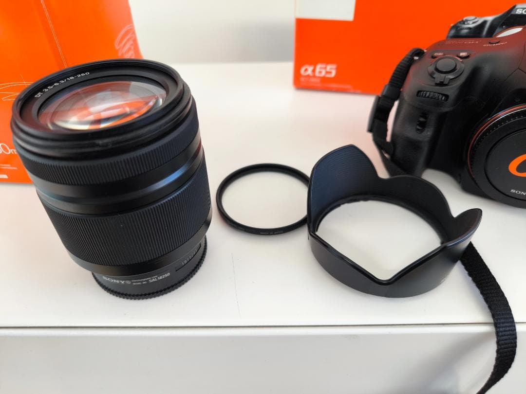 ソニー　α６５カメラセット（18－250㎜レンズ付き）