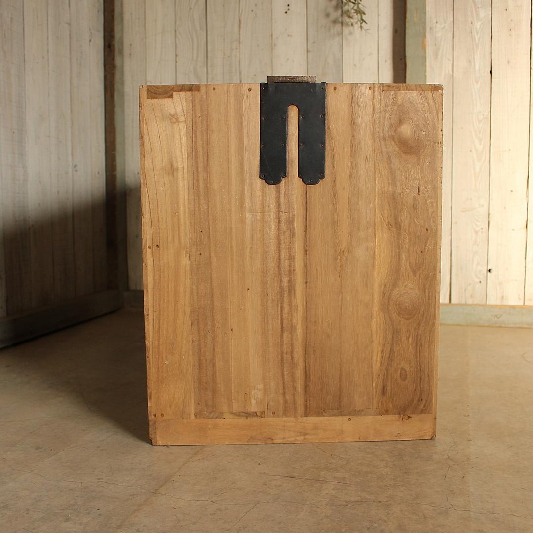 古い木製の引き出し　2段