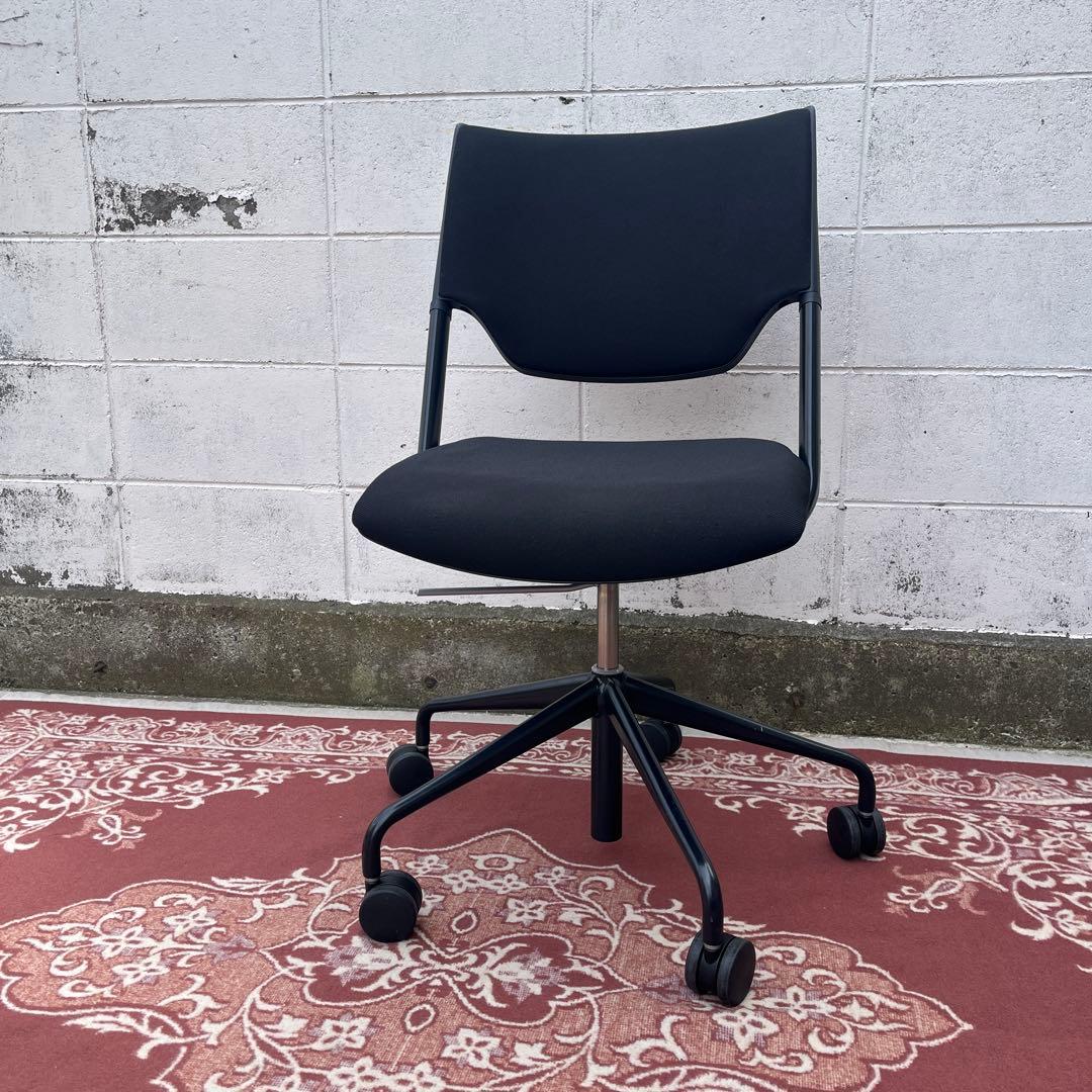 ITOKI イトーキ◾️ガス圧昇降式 デスクチェア 黒ブラック キャスター付き