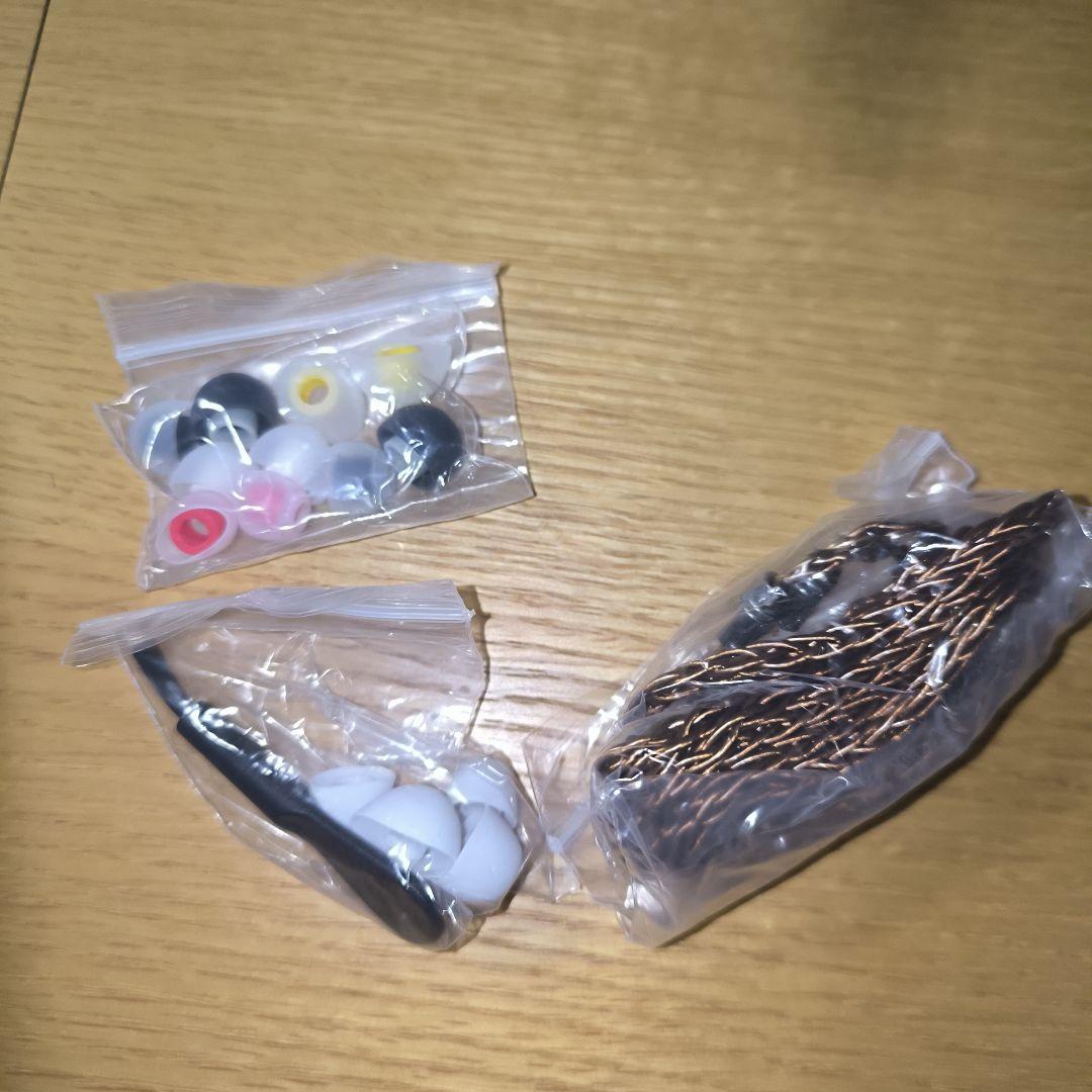 TRI I3 Pro 有線イヤホン レザーケース付き