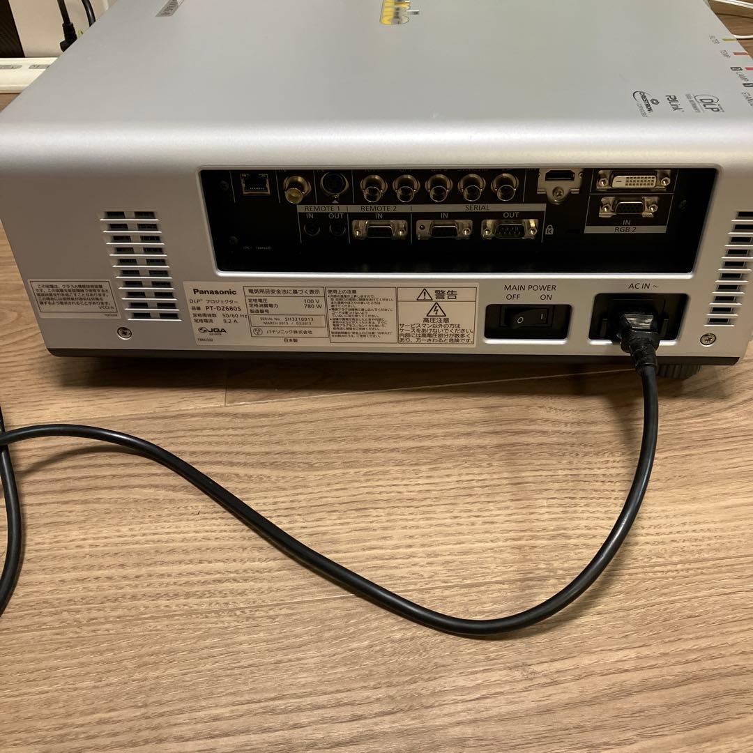 Panasonic PT-DZ680 プロジェクター　ジャンク　レンズなし