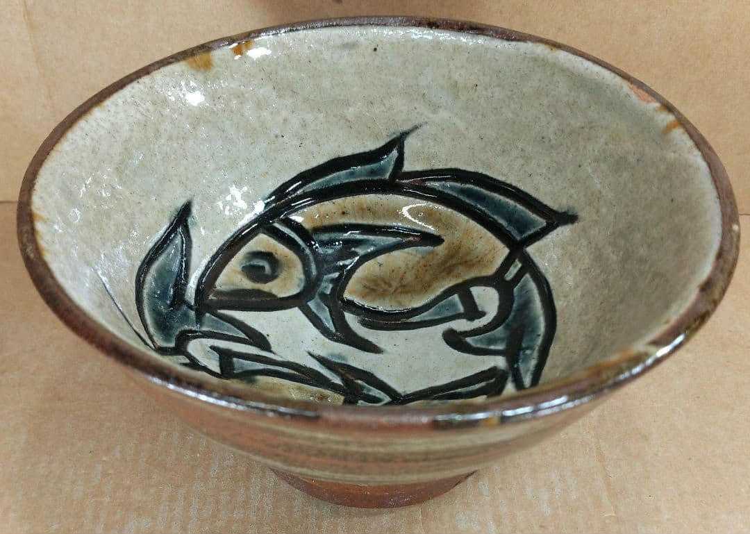 【本物保証】金城次郎 壷屋焼 魚文茶碗 共箱 美品 栞 人間国宝 壺屋焼 マカイ