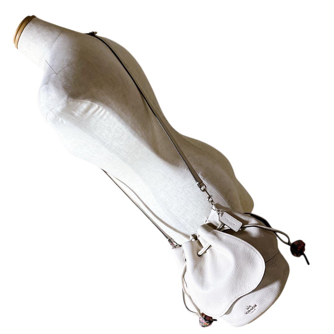 コーチ 良品 2way 斜め掛け可 レザー 巾着ショルダーバッグ ホワイト系