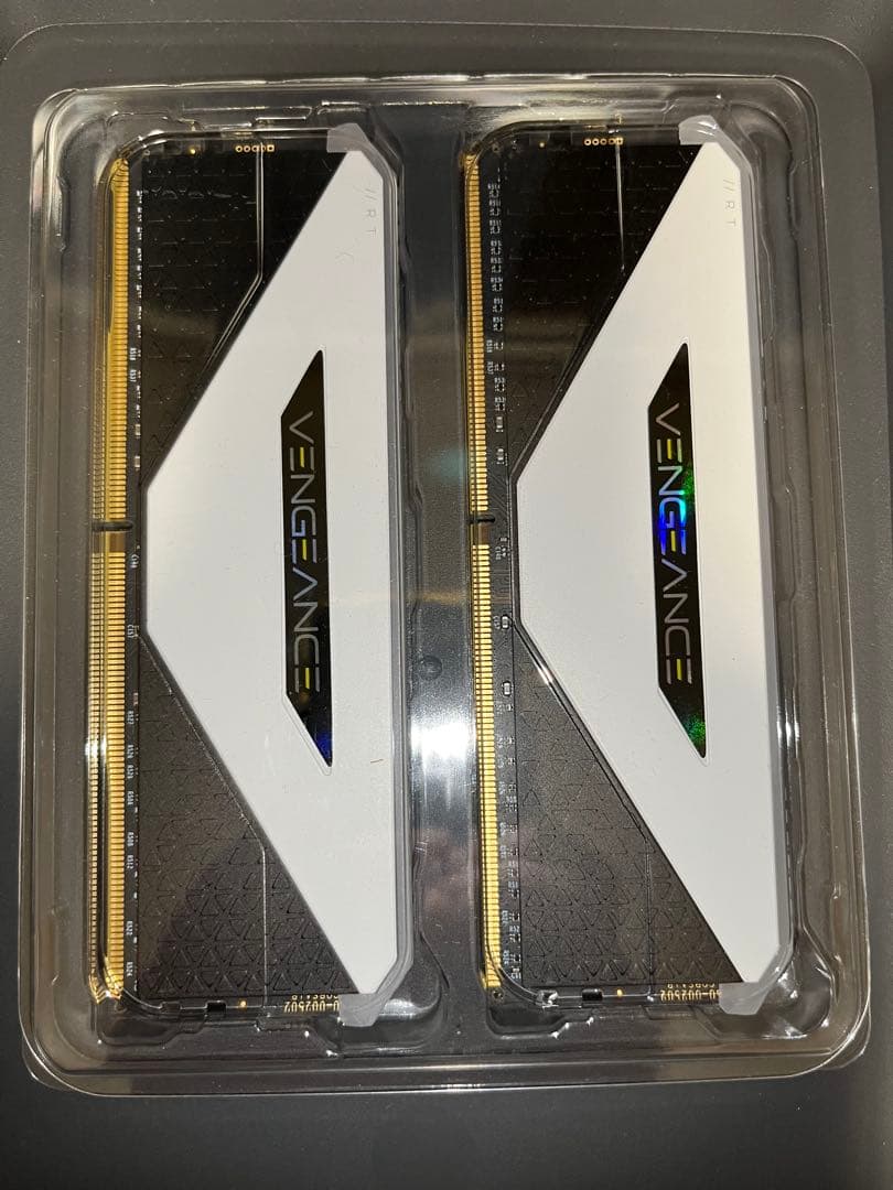 メモリー Corsair VENGEANCE RGB RT DDR4 64GB