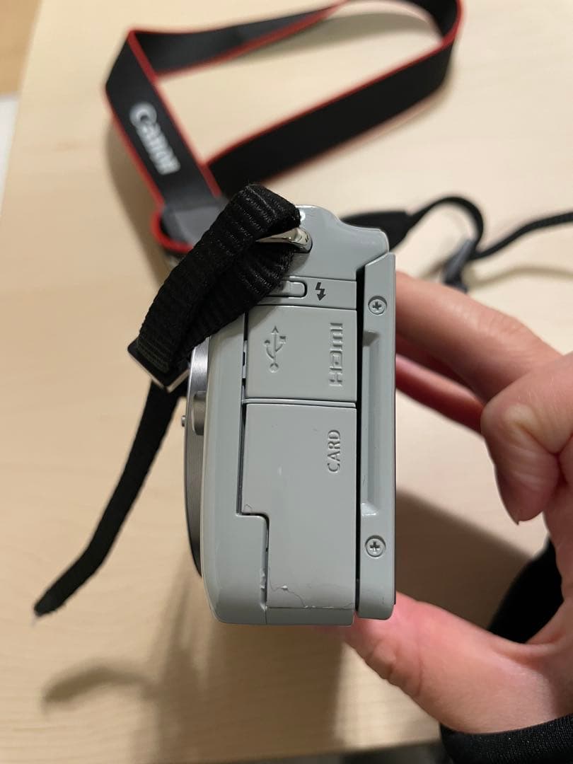 カメラミラーレス　Canon EOSM10