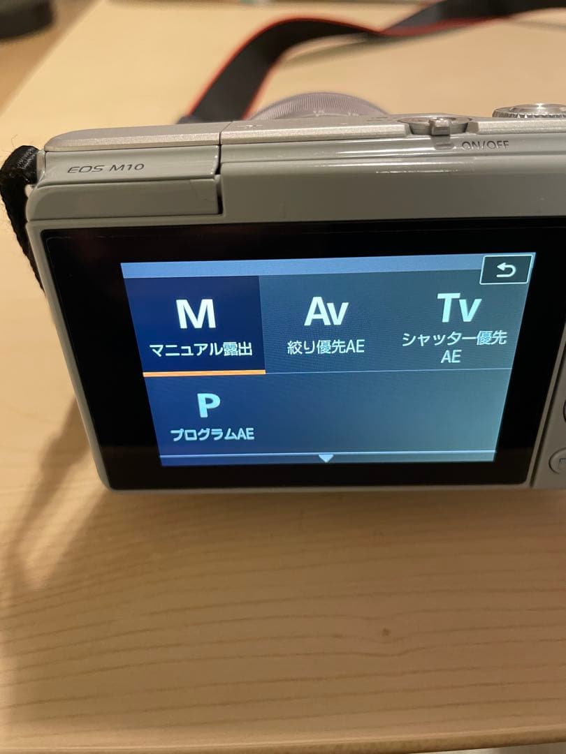 カメラミラーレス　Canon EOSM10