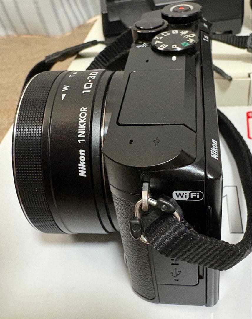 Nikon 1 J5ダブルレンズキット & NIKKOR 30-110mmレンズ
