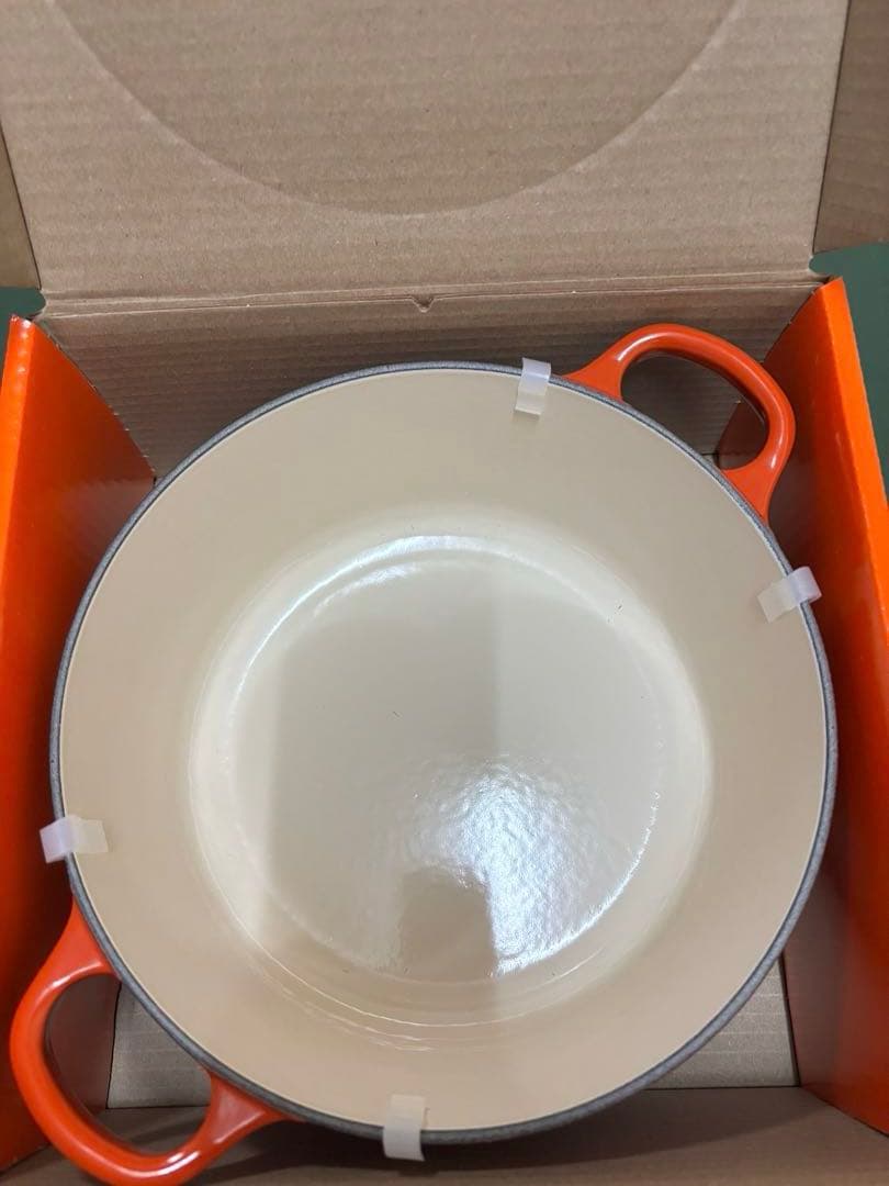 ルクルーゼ　ココット・ロンド 22cm カイエン　新品未使用品