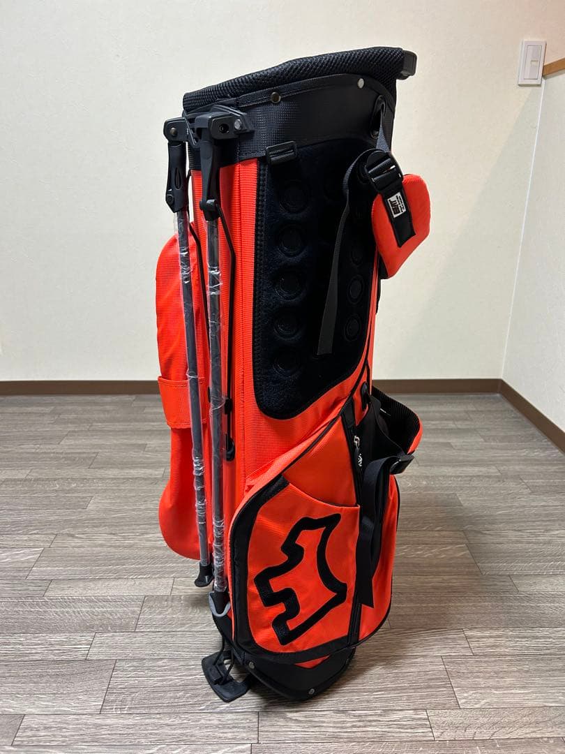 鮮やかなオレンジとブラックのコントラストが美しい！スタンド式キャディバック　軽量