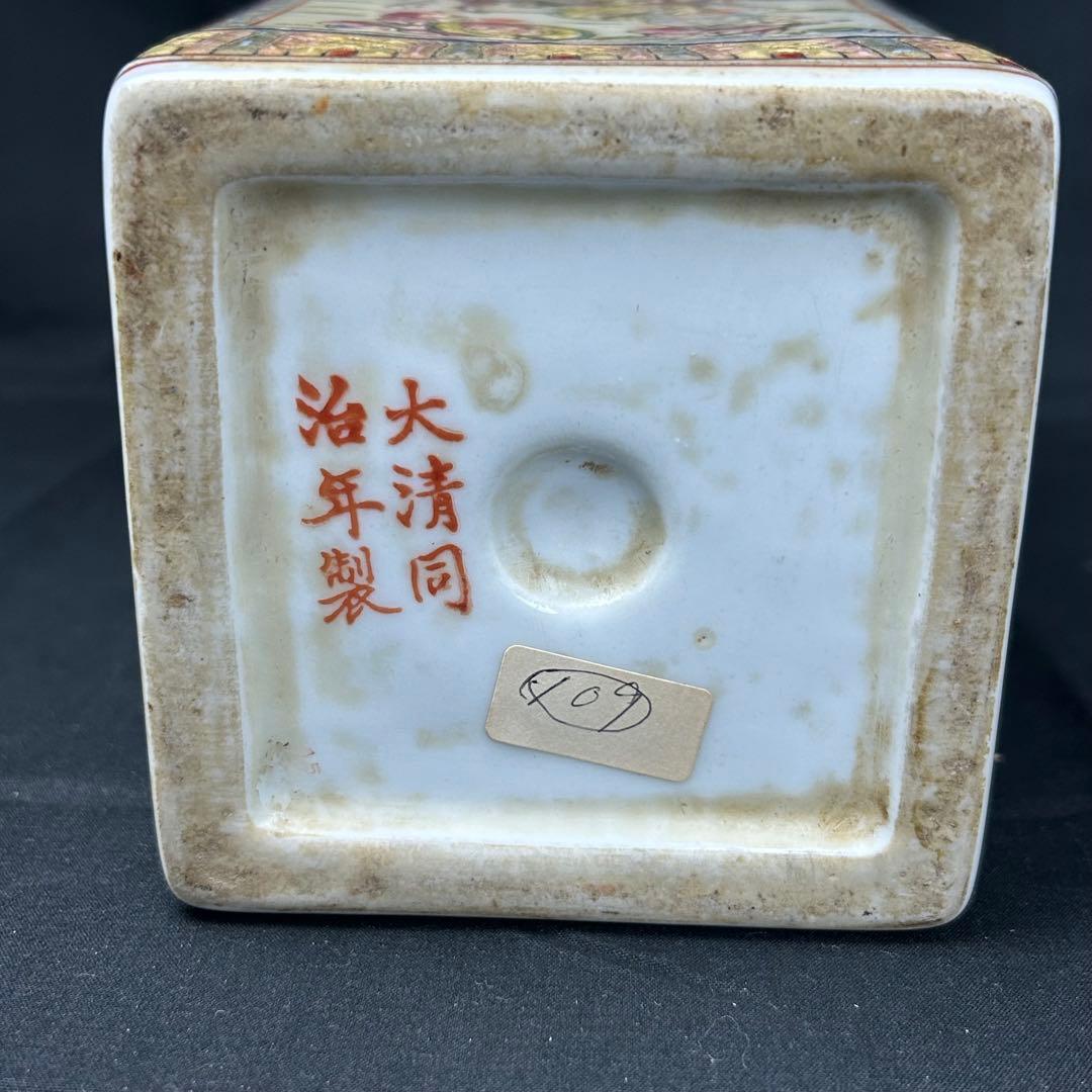 中国古美術　花瓶　多彩な装飾の陶器製花瓶