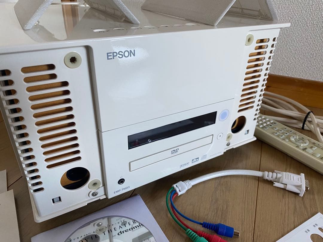 EPSON DREAMIOプロジェクター EMP-TWD3