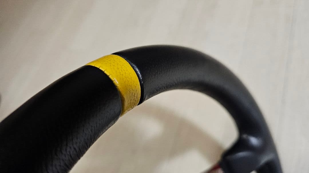 MOMO ステアリング ウルトラジャパン