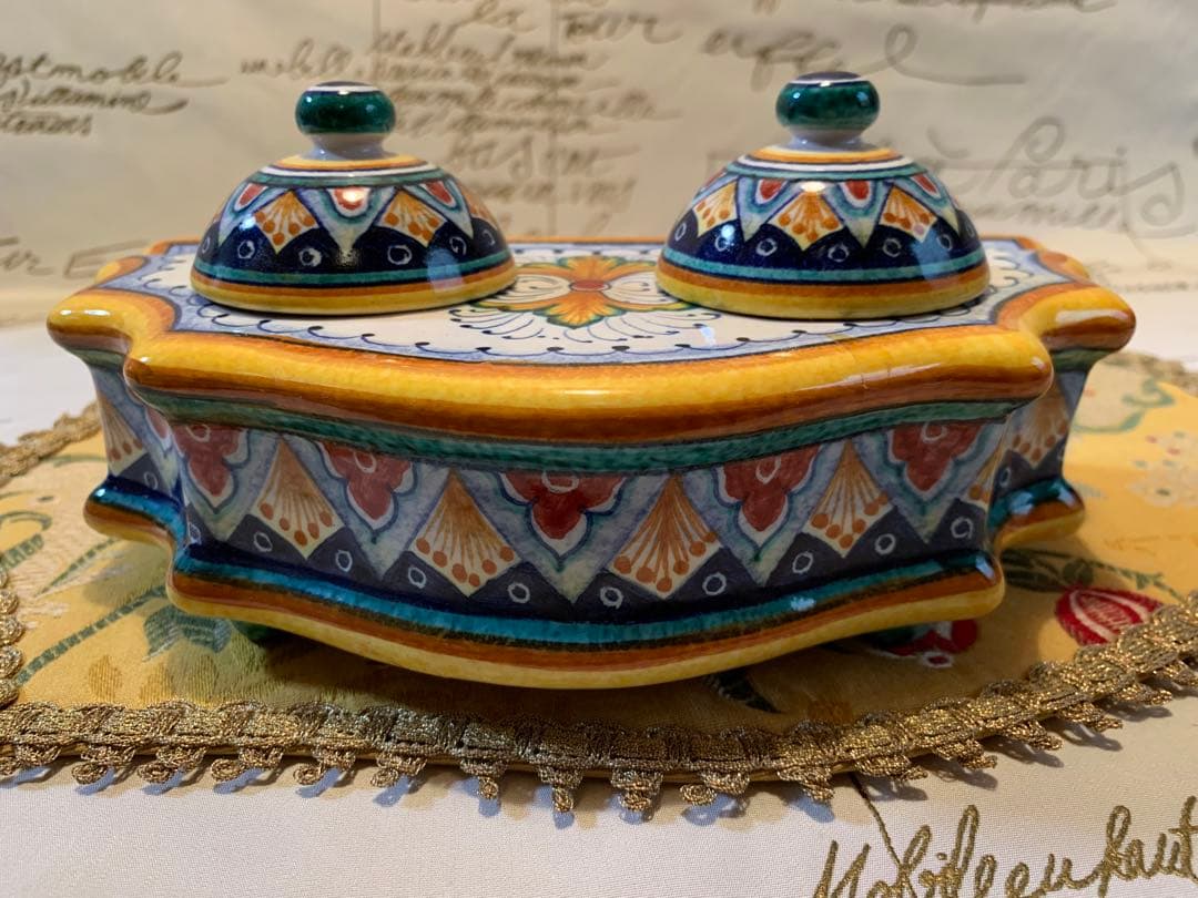 イタリア製　陶器置物　ビンテージのデルータ焼のインク壺！繊細で色が綺麗です！