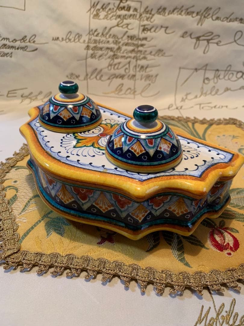 イタリア製　陶器置物　ビンテージのデルータ焼のインク壺！繊細で色が綺麗です！