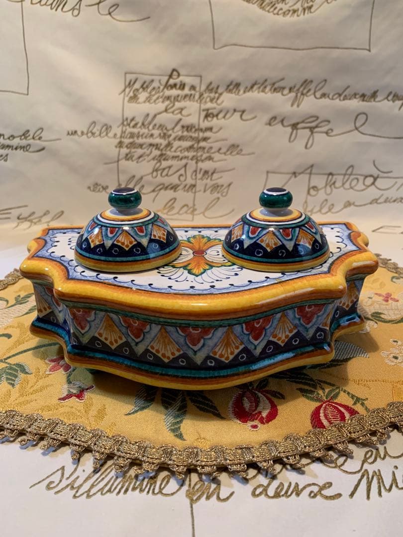 イタリア製　陶器置物　ビンテージのデルータ焼のインク壺！繊細で色が綺麗です！