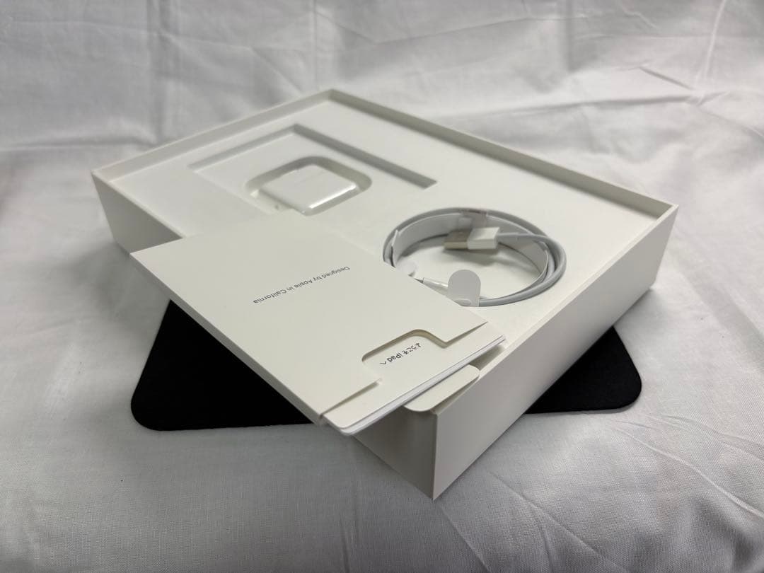 【美品】iPad 第6世代 128GB Wi-Fi シルバー（箱美品・おまけ付）