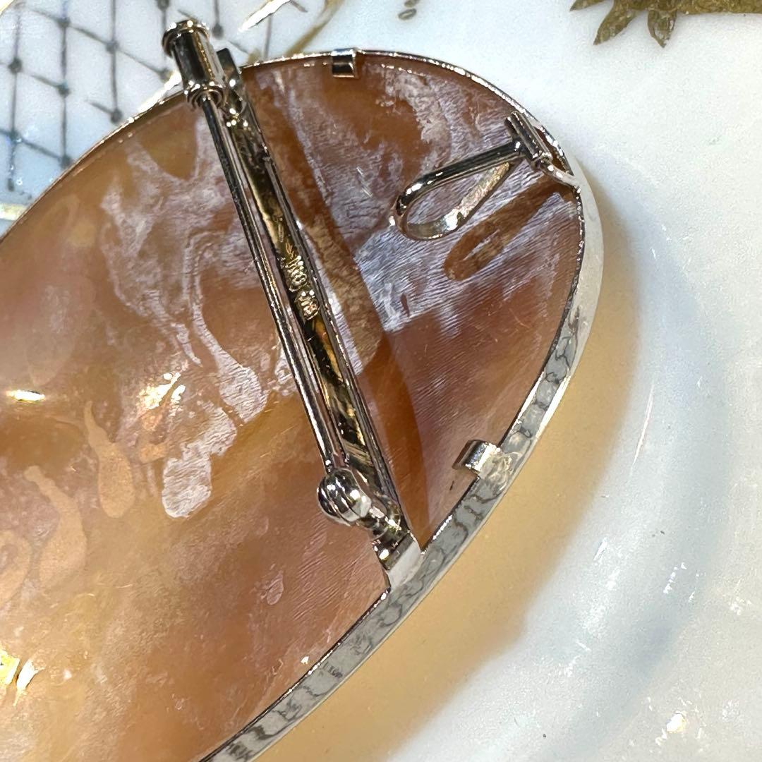 K18WGシェルカメオブローチペンダントトップ兼用 作家名あり 縦67横48