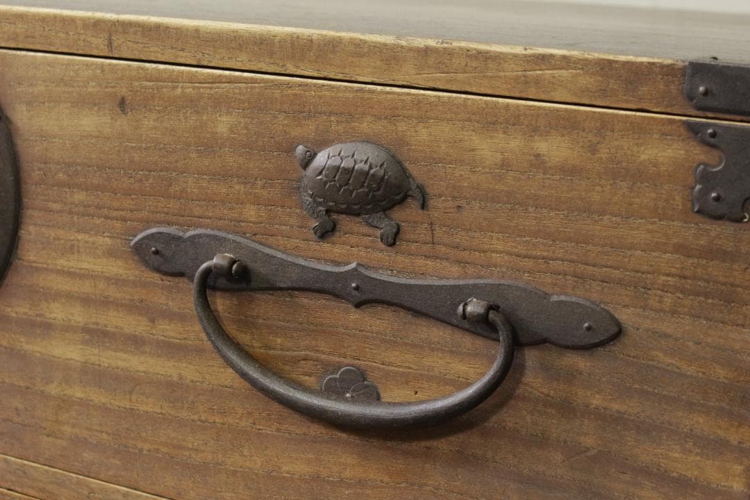 二本松箪笥 二段 前桐 鶴亀金具 古い和箪笥 時代箪笥 古家具/ローボード古民藝