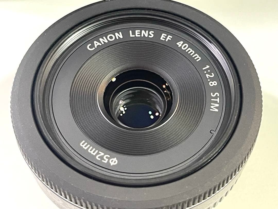 【Canon】パンケーキレンズEF40mm f/2.8STM レンズとフード