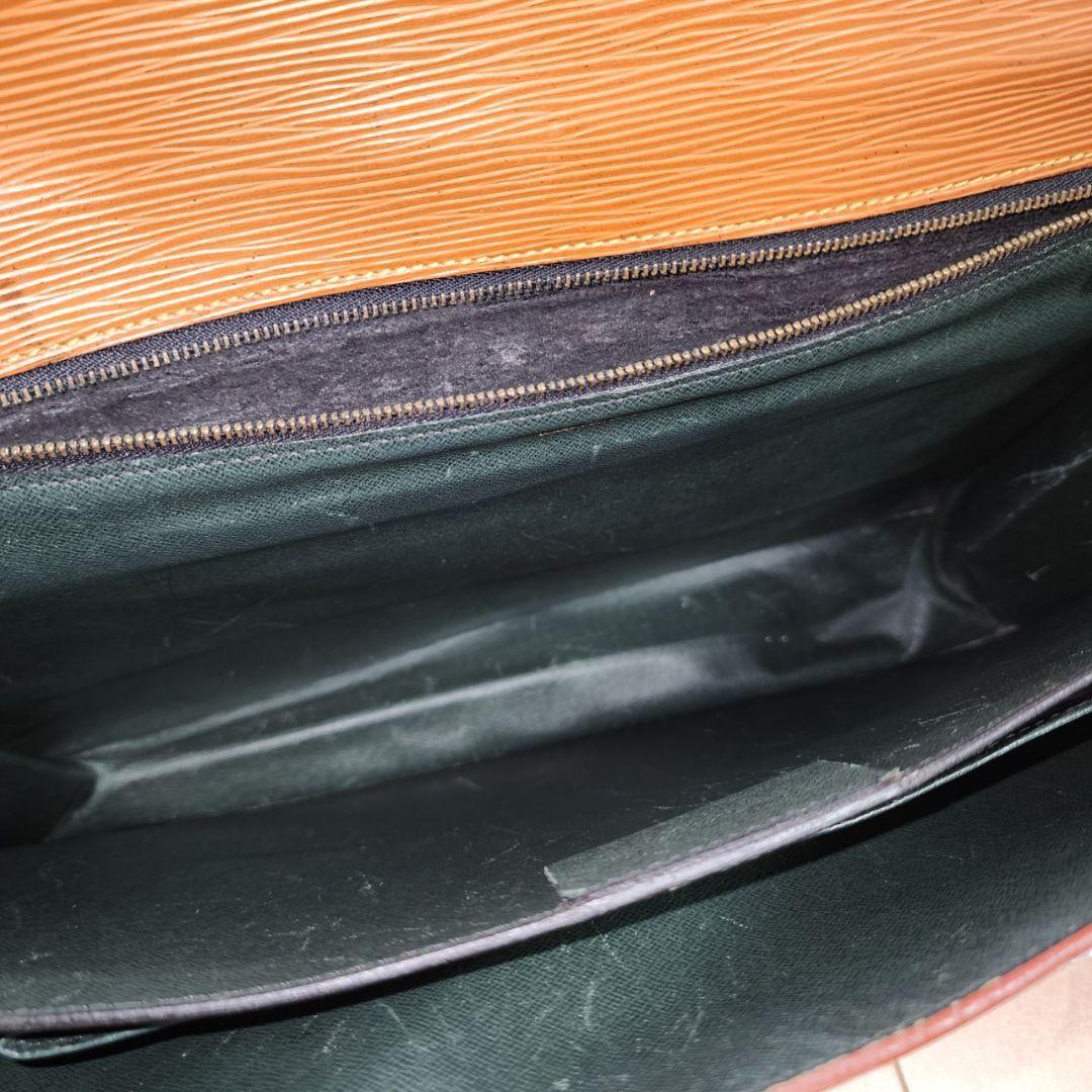 ルイヴィトン セルヴィエットコンセイエ エピ ビジネスバッグ 鞄 ハンドバッグ