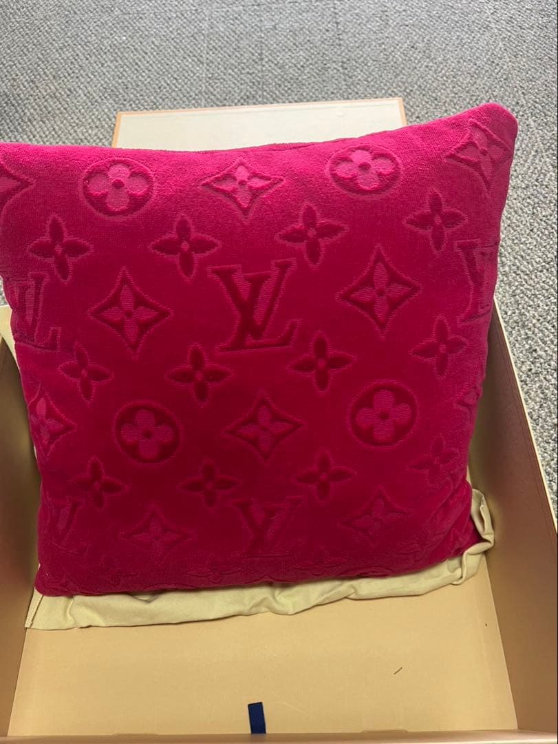 LOUIS VUITTON クッション・LV バケーション　 ピンク