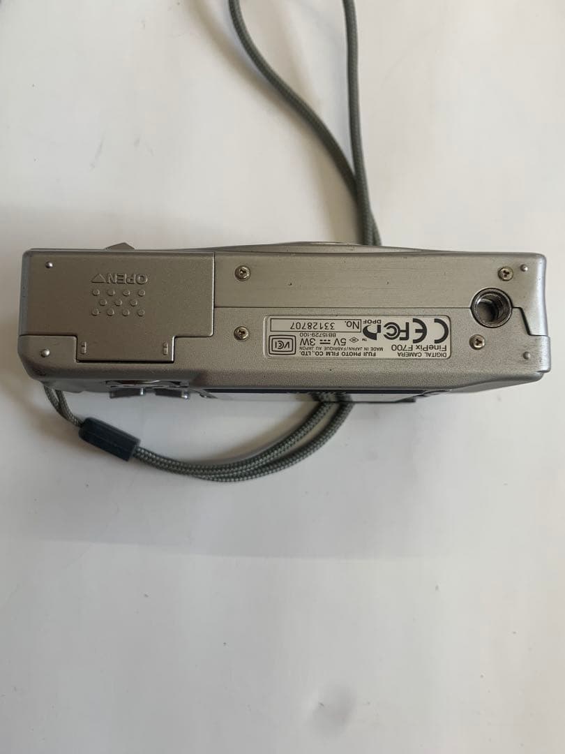 Fujifilm FinePix F700 シルバー デジタルカメラ