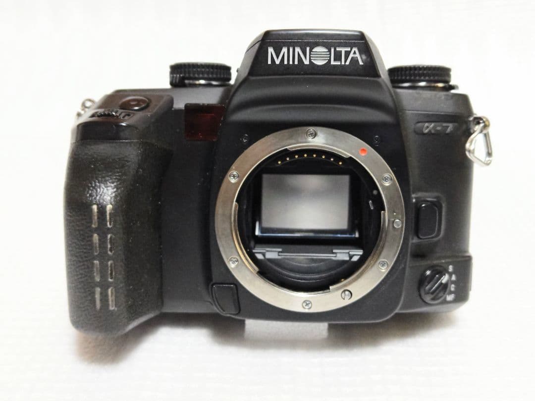 ミノルタ α-7 フィルムカメラとレンズ 2本