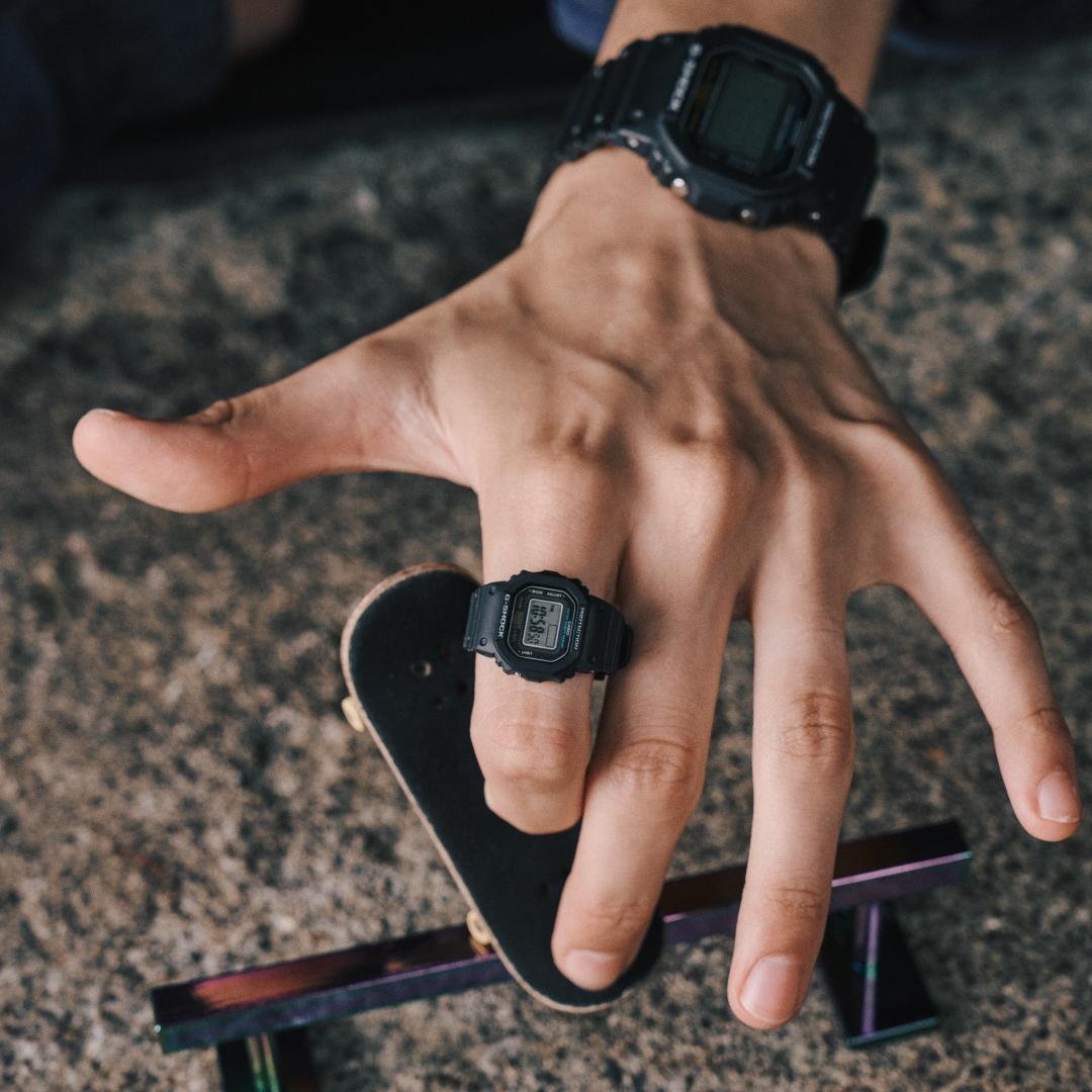 CASIO G-SHOCK nano DWN-5600-4JR レッド 新品