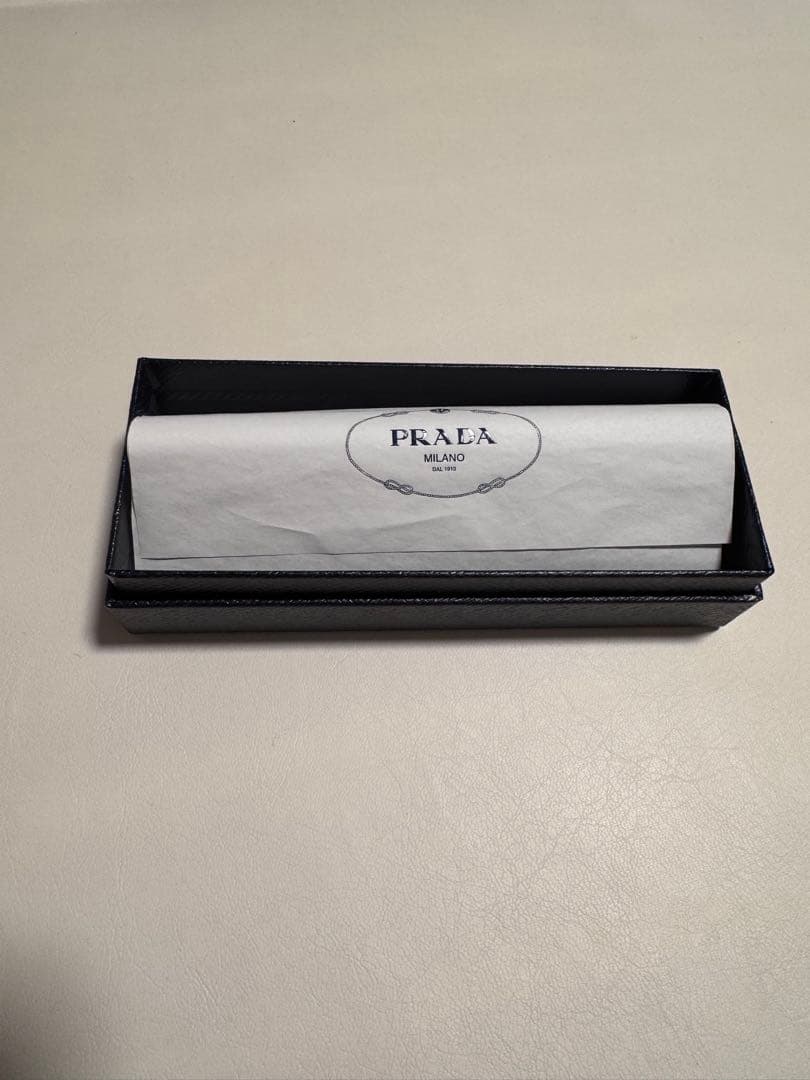 み　　未使用品　PRADA ブラックナイロン キーホルダー