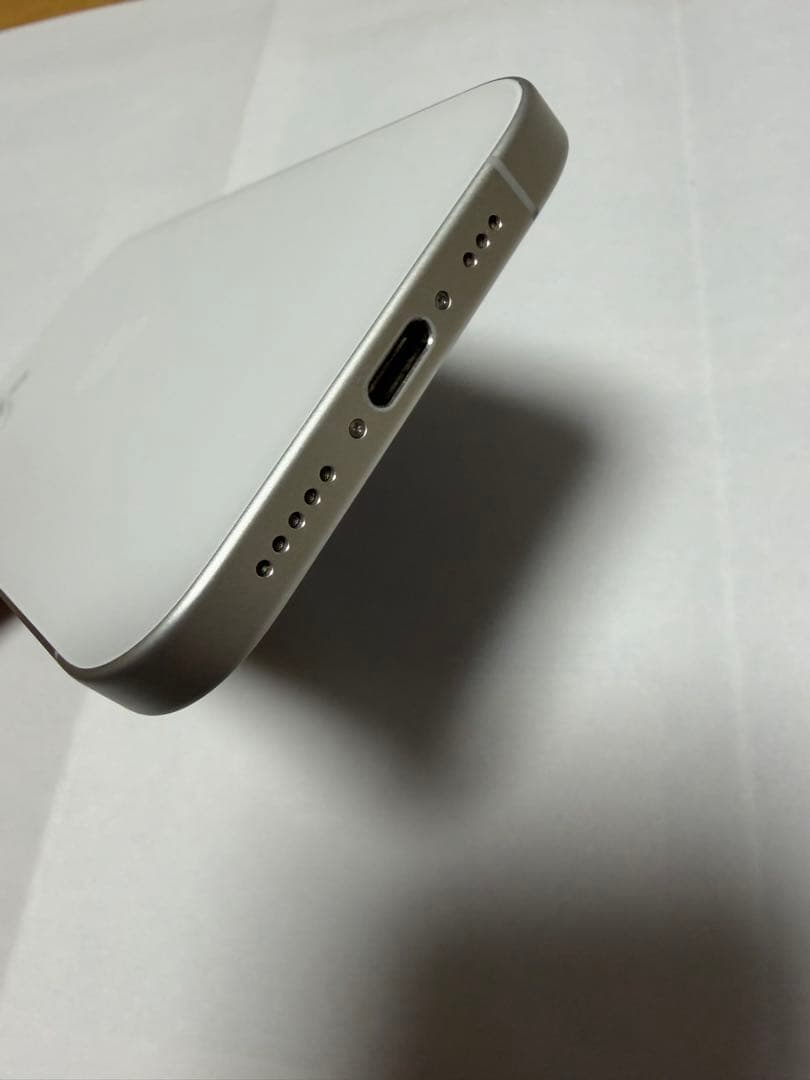 美品 iPhone 16 128GB ホワイト